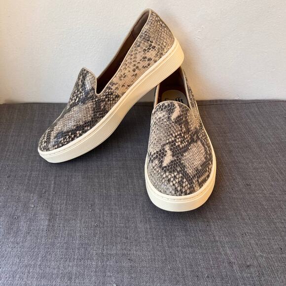 Sofft Slip On Sneakers Women Size 6.5M Gray Leather Snake Print Platform Comfort - Picture 1 of 9